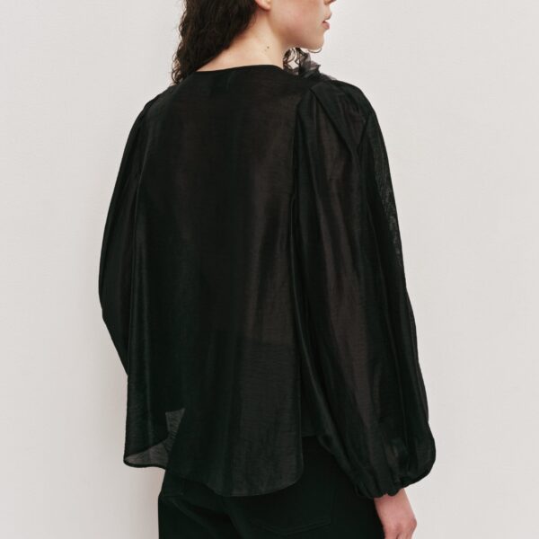 Aje Aus  – structured silhouette with raw femininity from Coveti