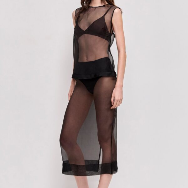 Aje Aus  – structured silhouette with raw femininity from Coveti