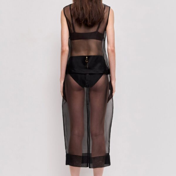 Aje clothing Aus  – structured silhouette with raw femininity from Coveti