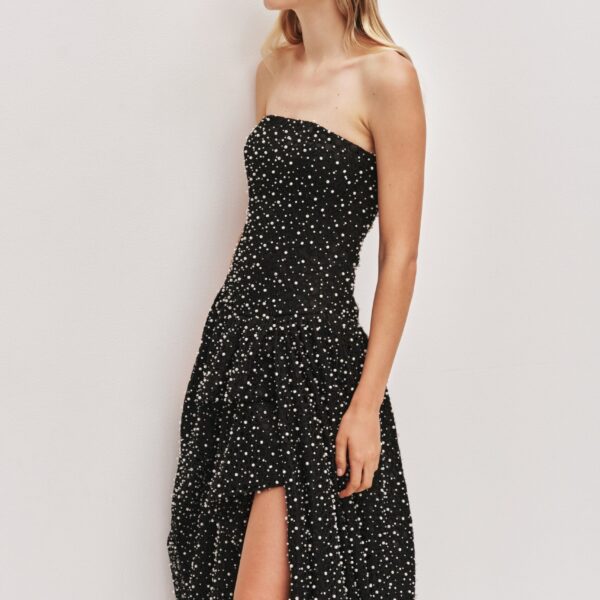 Aje Aus  – structured silhouette with raw femininity from Coveti