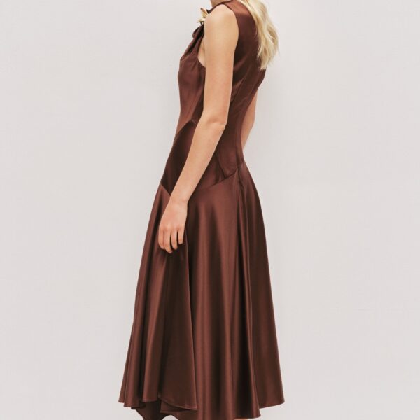 Aje Aus  – structured silhouette with raw femininity from Coveti