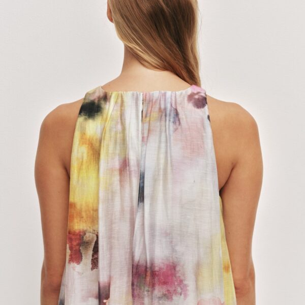 Aje Aus  – structured silhouette with raw femininity from Coveti