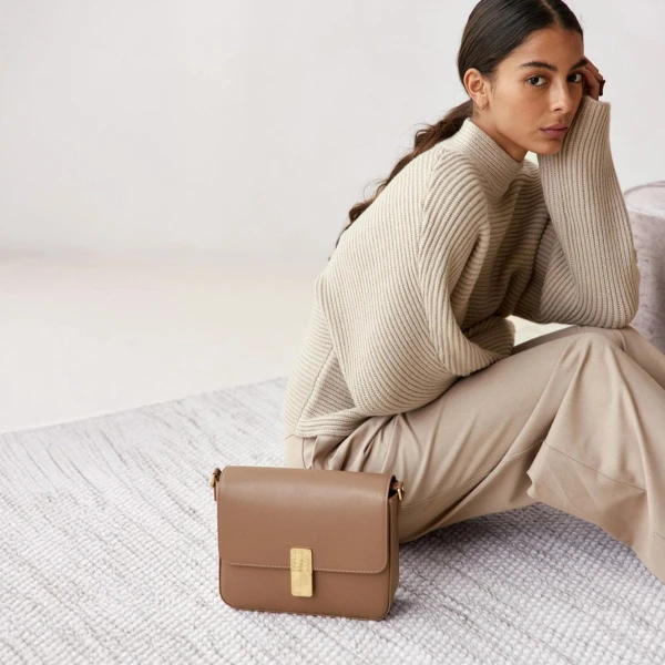 Ateliers Auguste Monceau in Taupe bag