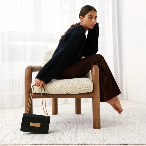 Ateliers Auguste Alma in Black bag