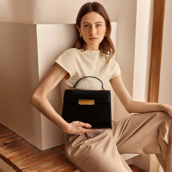 Ateliers Auguste Capucine in Black bag