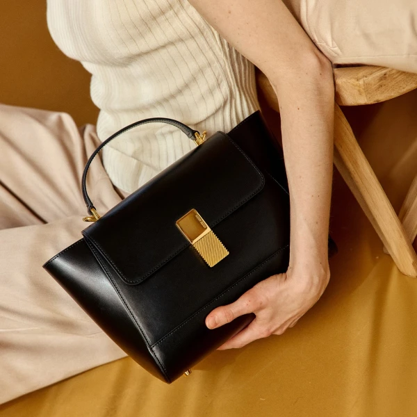 Ateliers Auguste Marly in Black bag