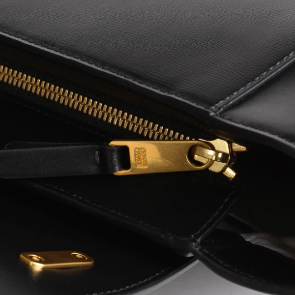 Ateliers Auguste Marly in Black bag