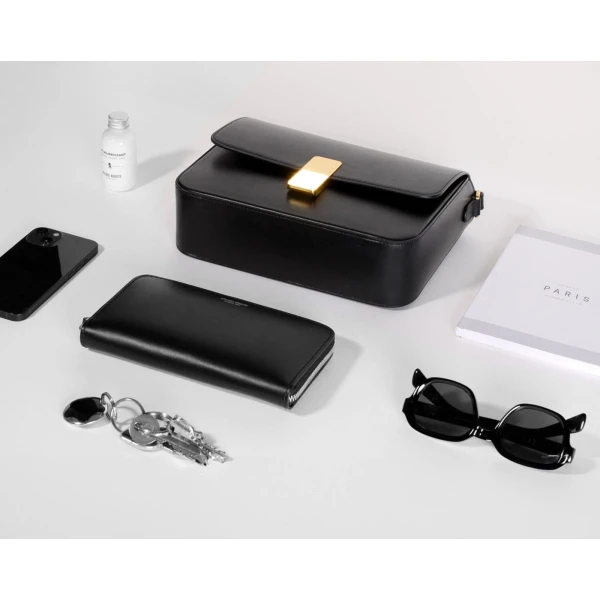 Ateliers Auguste Monceau in Black bag