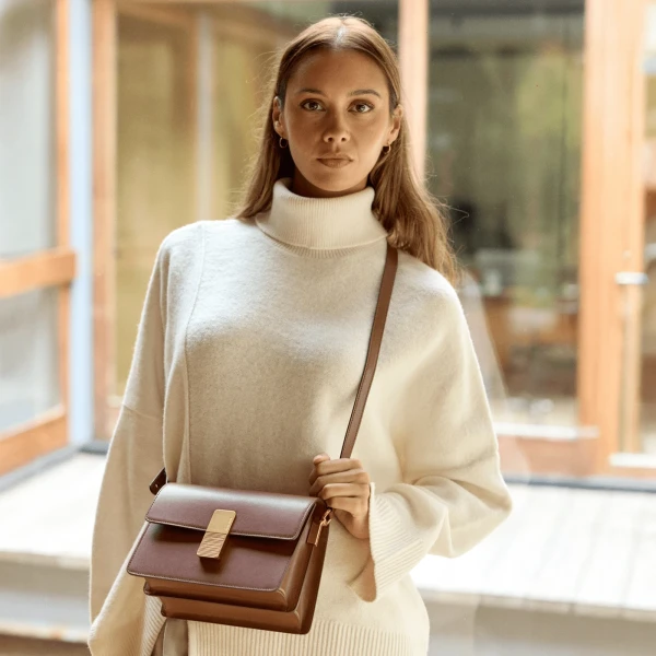 Ateliers Auguste Gabriel in Tan bag
