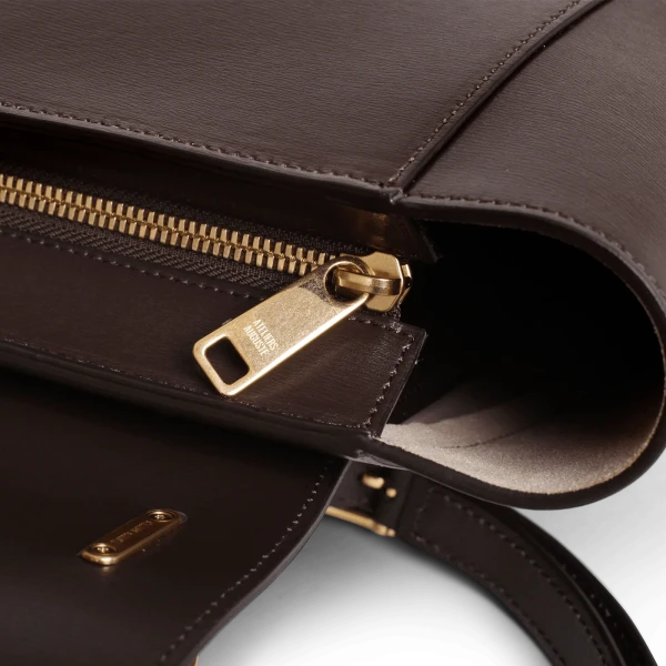 Ateliers Auguste Marly in Chocolate bag