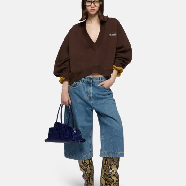 Dark brown sweatshirt