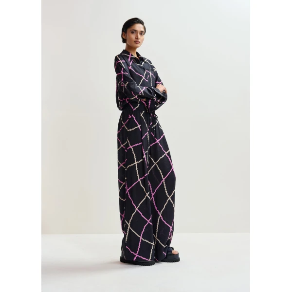 Essentiel Antwerp Black, pink and beige check print wide-leg pants, view 4
