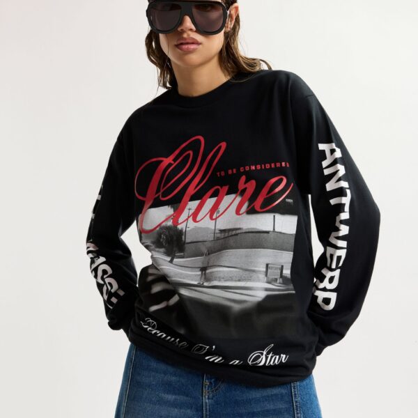 white and red cotton long-sleeve T-shirt