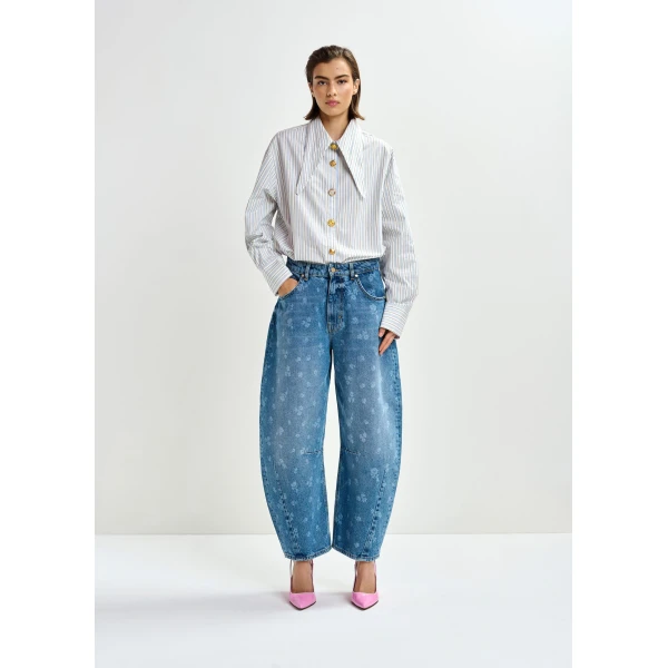 Essentiel Antwerp Off-white, black and light blue striped cotton shirt with elongated collar and mismatched buttons, view 5