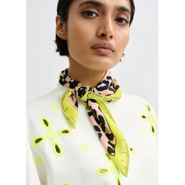Essentiel Antwerp Off-white cotton sweatshirt with fluo yellow flower embroideries Top, view 5