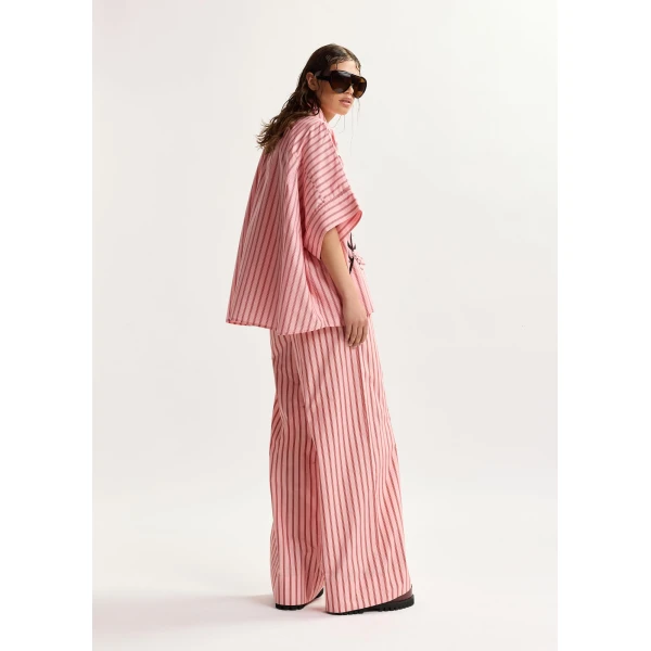 Essentiel Antwerp Pink and red oversized cotton shirt with floral appliqué embroidery and bead embellishments, view 4