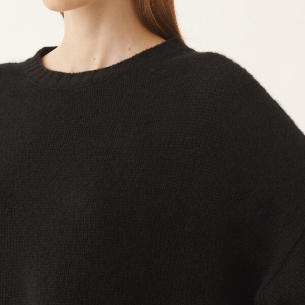 Cashmere T-shirt in Black - Image 5
