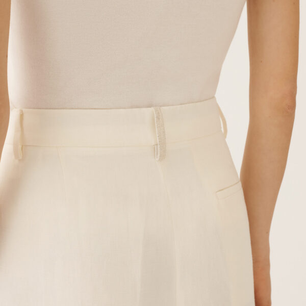 Fluid Linen and Viscose Bermuda Shorts in Butter - Image 5
