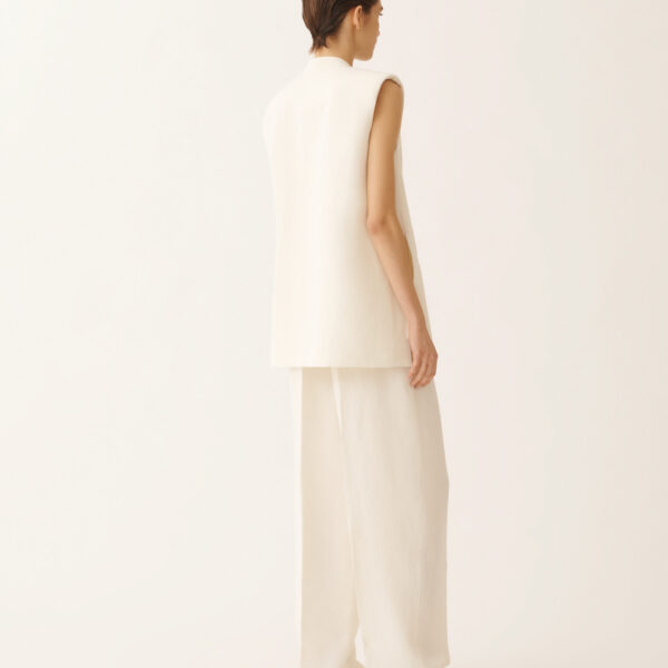 Fluid Linen and Viscose Vest in Butter