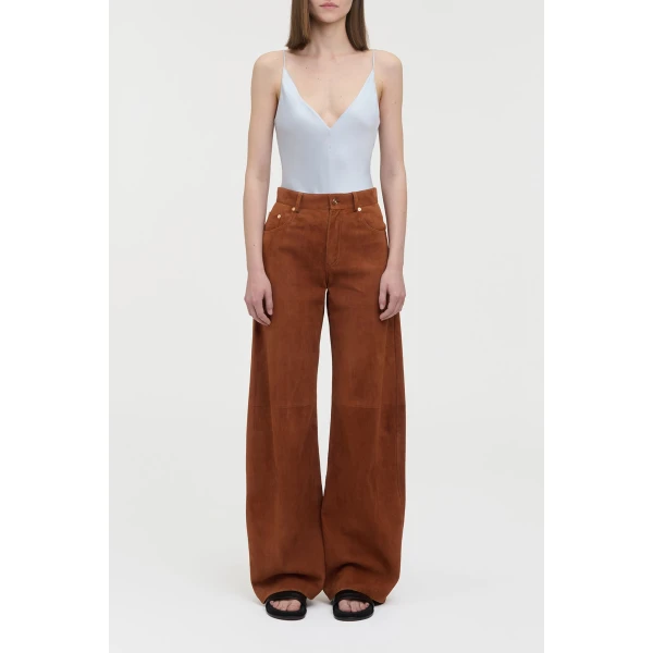 Amoret Barrel-leg Jean in Cognac Suede