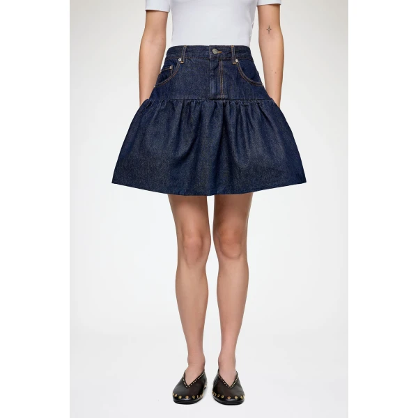 Skirt in Rinse Denim
