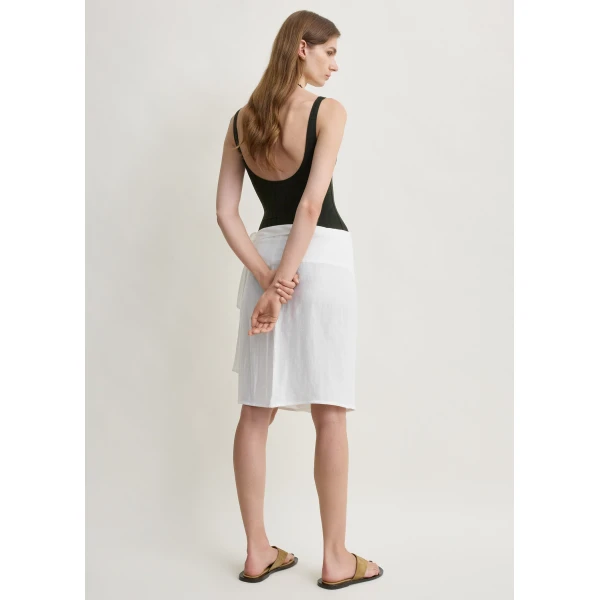 Totême Beach pareo in White - Beachwear - Scandinavian Minimalist Luxury at Coveti