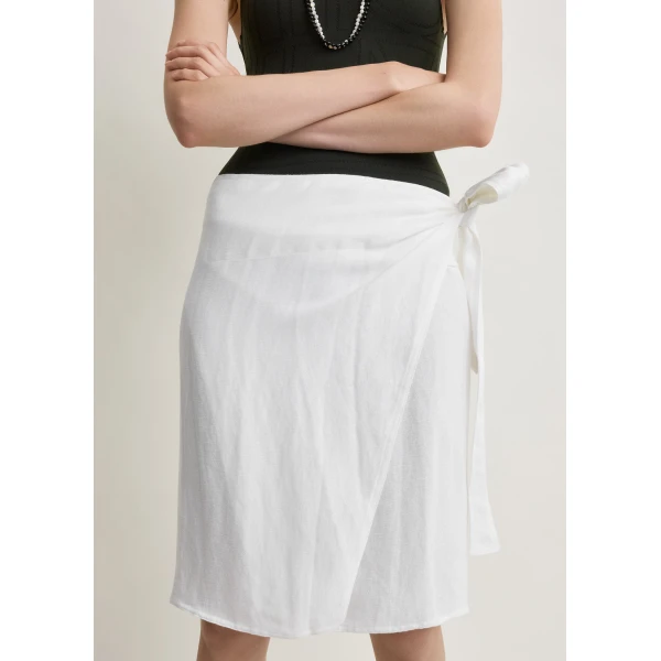 Totême Beach pareo in White - Beachwear - Scandinavian Minimalist Luxury at Coveti