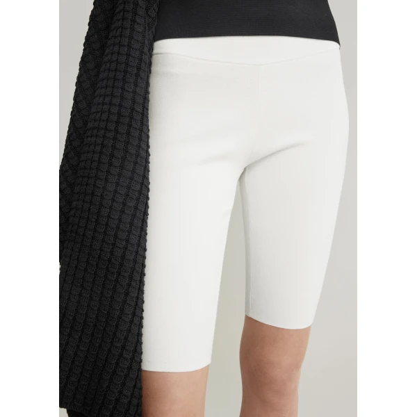 Totême Capri knit shorts in Off-white - Shorts - Scandinavian Minimalist Luxury at Coveti