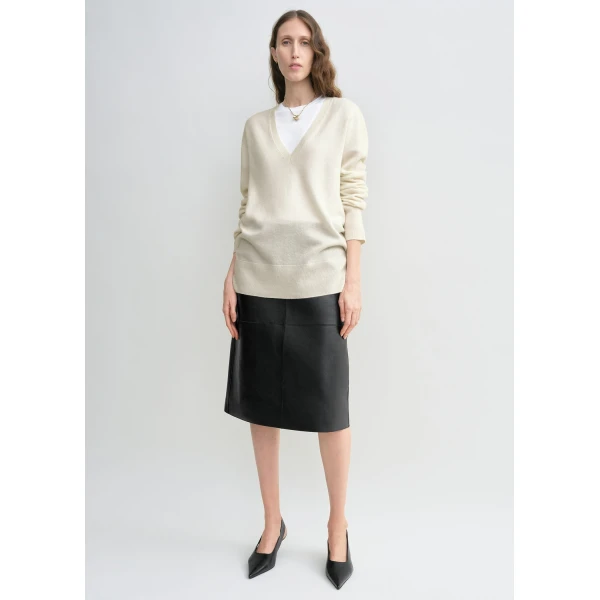 Totême Cashmere v-neck knit in Ecru - Knitwear - Scandinavian Minimalist Luxury at Coveti