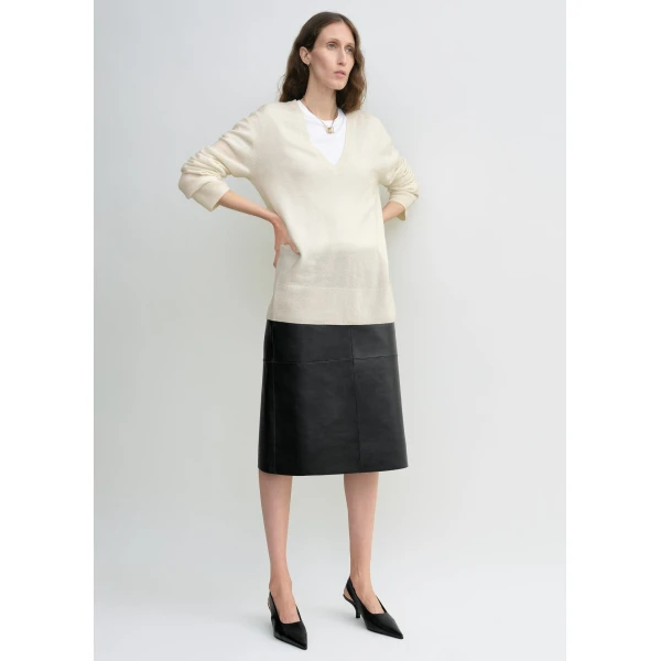 Totême Cashmere v-neck knit in Ecru - Knitwear - Scandinavian Minimalist Luxury at Coveti