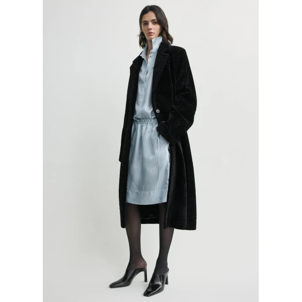 Totême Classic shearling coat in Black - Coats - Scandinavian Minimalist Luxury at Coveti