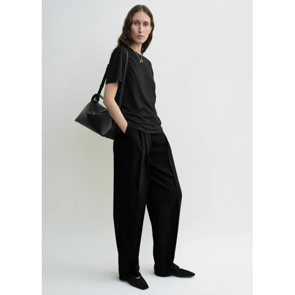 Totême Classic tee in Black - Tops - Scandinavian Minimalist Luxury at Coveti