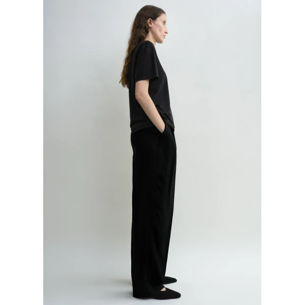 Totême Classic tee in Black - Tops - Scandinavian Minimalist Luxury at Coveti