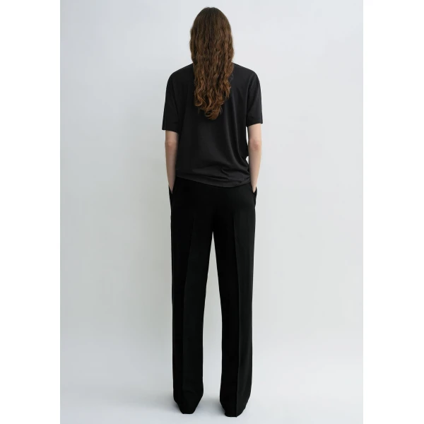 Totême Classic tee in Black - Tops - Scandinavian Minimalist Luxury at Coveti
