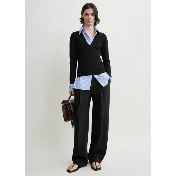 Totême Compact knit v-neck in Black - Knitwear - Scandinavian Minimalist Luxury at Coveti