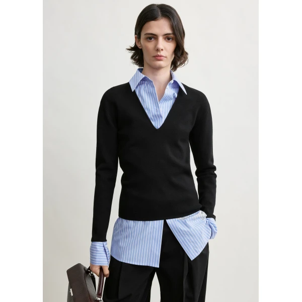 Totême Compact knit v-neck in Black - Knitwear - Scandinavian Minimalist Luxury at Coveti