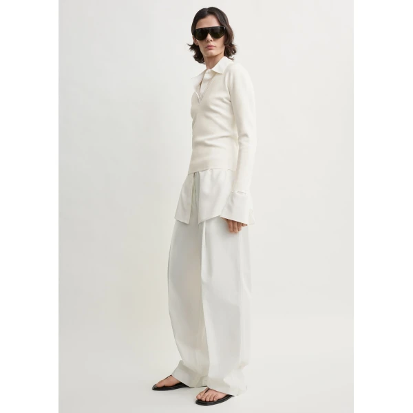 Totême Compact knit v-neck in Off-white - Knitwear - Scandinavian Minimalist Luxury at Coveti