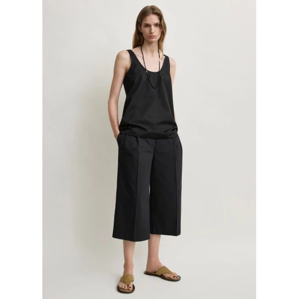 Totême Cropped trousers in Black - Pants - Scandinavian Minimalist Luxury at Coveti