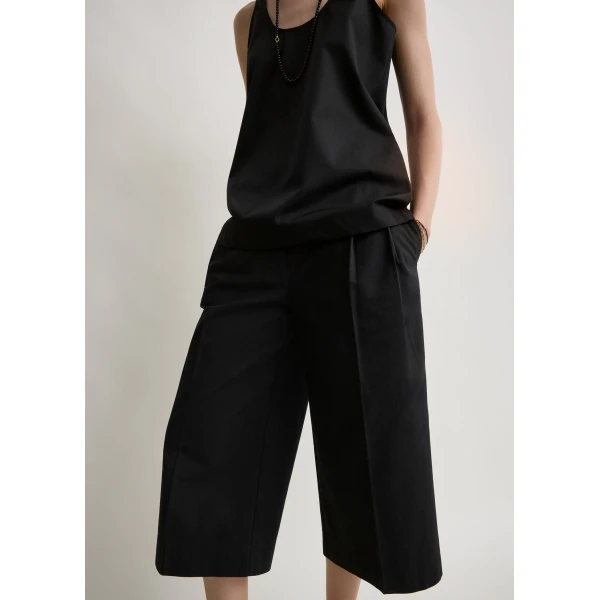 Totême Cropped trousers in Black - Pants - Scandinavian Minimalist Luxury at Coveti