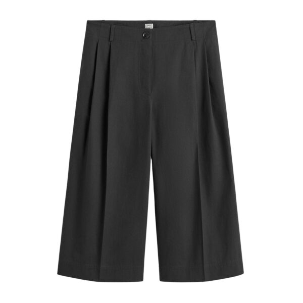 Totême Cropped trousers in Black - Pants - Scandinavian Minimalist Luxury at Coveti