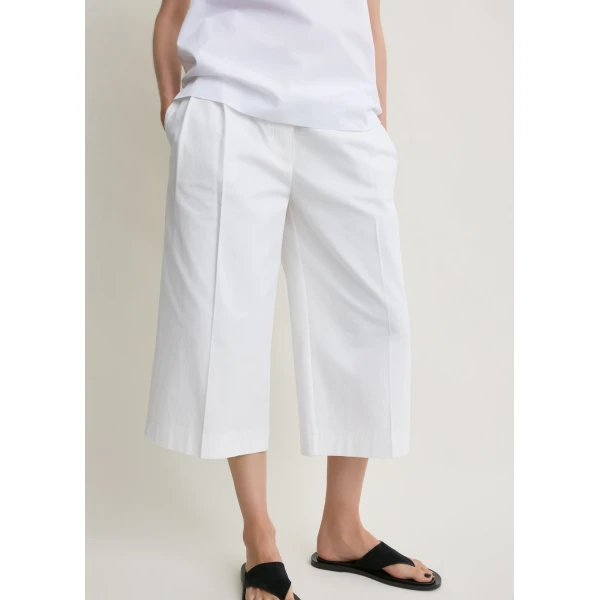 Totême Cropped trousers in White - Pants - Scandinavian Minimalist Luxury at Coveti