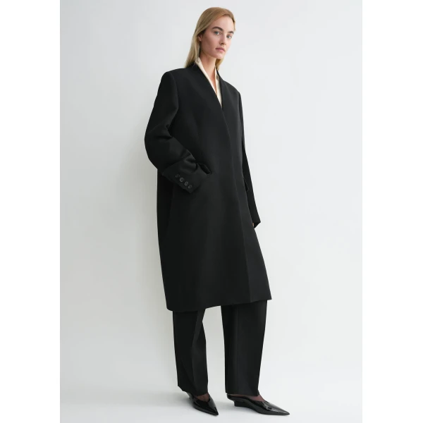 Totême Deep pleat coat in Black - Coats - Scandinavian Minimalist Luxury at Coveti
