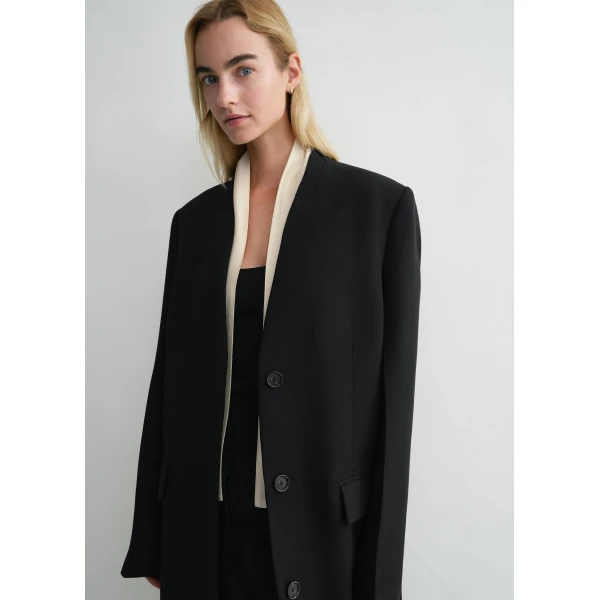 Totême Deep pleat coat in Black - Coats - Scandinavian Minimalist Luxury at Coveti