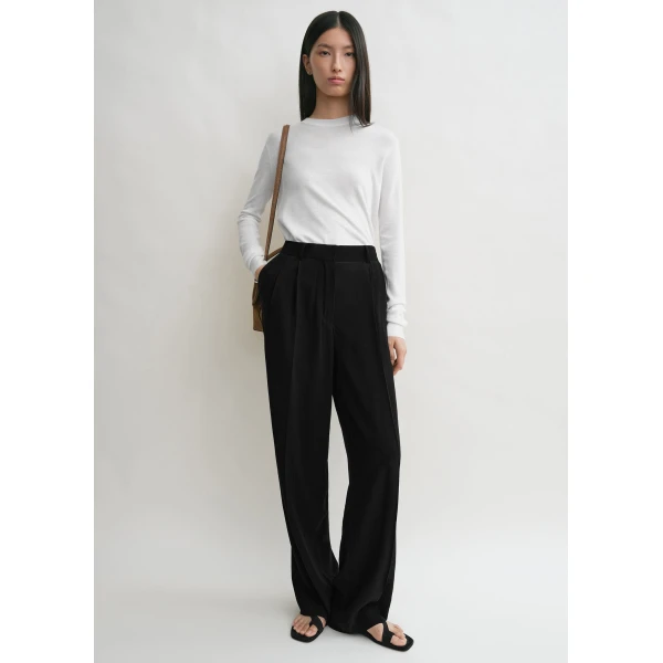 Totême Double-pleat summer trousers in Black - Pants - Scandinavian Minimalist Luxury at Coveti