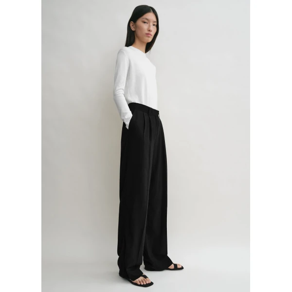 Totême Double-pleat summer trousers in Black - Pants - Scandinavian Minimalist Luxury at Coveti
