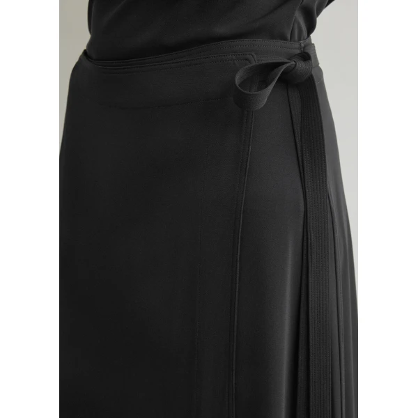 Totême Fluid jersey skirt in Black - Skirts - Scandinavian Minimalist Luxury at Coveti