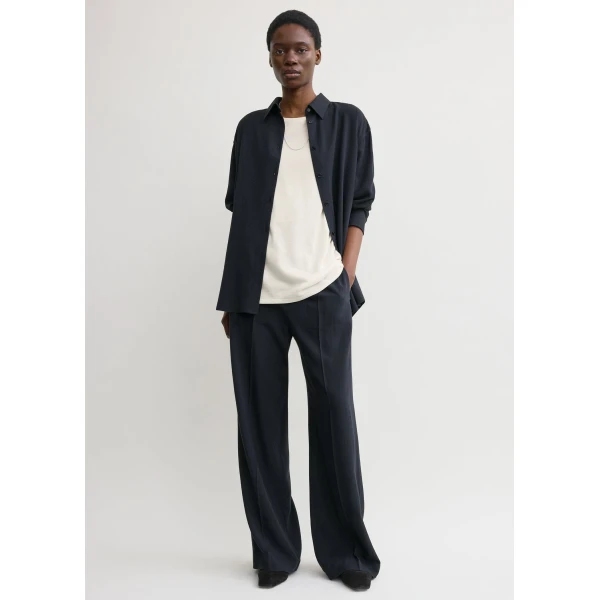 Totême Fluid winter trousers in Navy - Pants - Scandinavian Minimalist Luxury at Coveti