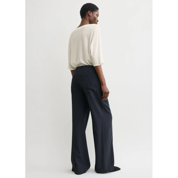 Totême Fluid winter trousers in Navy - Pants - Scandinavian Minimalist Luxury at Coveti