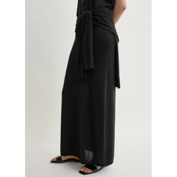 Totême Long knit skirt in Black - Skirts - Scandinavian Minimalist Luxury at Coveti