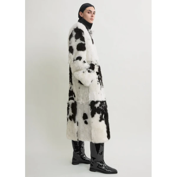 Totême Monochrome shearling coat in Black / White - Coats - Scandinavian Minimalist Luxury at Coveti